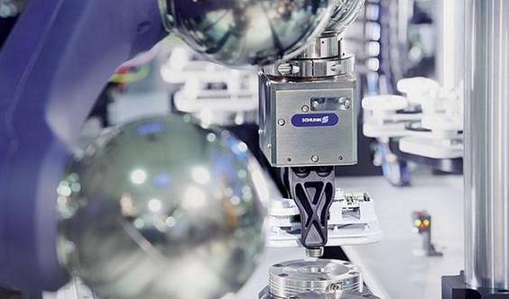 SCHUNK刀具夾持系統(tǒng)對機加工行業(yè)產(chǎn)生了前所未有的革命性影響。?模塊化夾持系統(tǒng)借鑒其優(yōu)勢,它的作用遠(yuǎn)不止于一個參考基準(zhǔn),還提供了包括定位、夾持以及接口通用等功能。這種夾持原理如今被認(rèn)為是提高生產(chǎn)效率的最有效的方法之一,廣泛適用于從小型零件到大型零件,從粗加工到裝配應(yīng)用的各種工藝。作為這一技術(shù)的先驅(qū)以及夾持技術(shù)和抓取系統(tǒng)的領(lǐng)導(dǎo)者,SCHUNK始終致力于開發(fā)新的應(yīng)用領(lǐng)域,并在它的模塊化系統(tǒng)中新增了適用于直接夾持工件以及微小型零件的專業(yè)標(biāo)準(zhǔn)模塊。