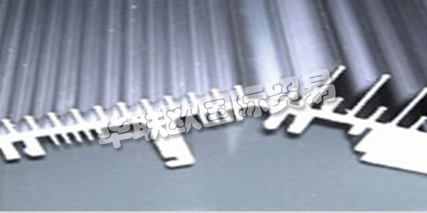 BENZ ALUSYSTEME在開發(fā)市場驅(qū)動和個性化解決方案方面，數(shù)十年的鋁加工經(jīng)驗(yàn)，技術(shù)訣竅和創(chuàng)新思維使得Swabian Pleidelsheim的Benz AluSysteme成為鋁制零件的領(lǐng)先系統(tǒng)制造商。無論您是委托他們?yōu)槟捻?xiàng)目開發(fā)鋁制拉伸型材，還是正在尋找鋁型材的合作伙伴，他們都將竭誠為您提供鋁加工的各個方面的幫助和建議。在他們的產(chǎn)品線輪廓線 他們?yōu)橄到y(tǒng)開發(fā)鋁。對于他們稱職的團(tuán)隊(duì)客戶滿意度，產(chǎn)品質(zhì)量，工藝流程和經(jīng)濟(jì)思想處于最前沿。他們對您的建議，解決方案建議，個人發(fā)展以及您的結(jié)果感到滿意。