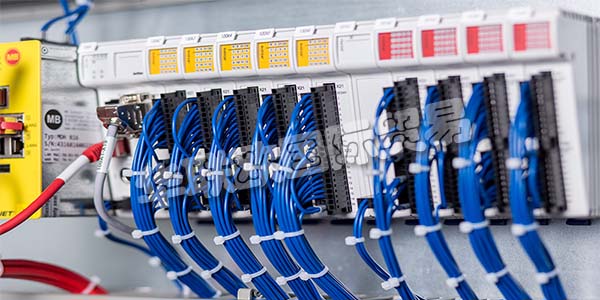 德國FUTRONIC主要產品：FUTRONIC控制器、伺服驅動器等。FUTRONIC是玻璃制造行業機器和設備制造商的復雜自動化解決方案的全球領先供應商之一。此外，他們憑借為工業自動化和其他行業領域的供應商和制造商提供的創新產品和服務，為自己贏得了名聲。